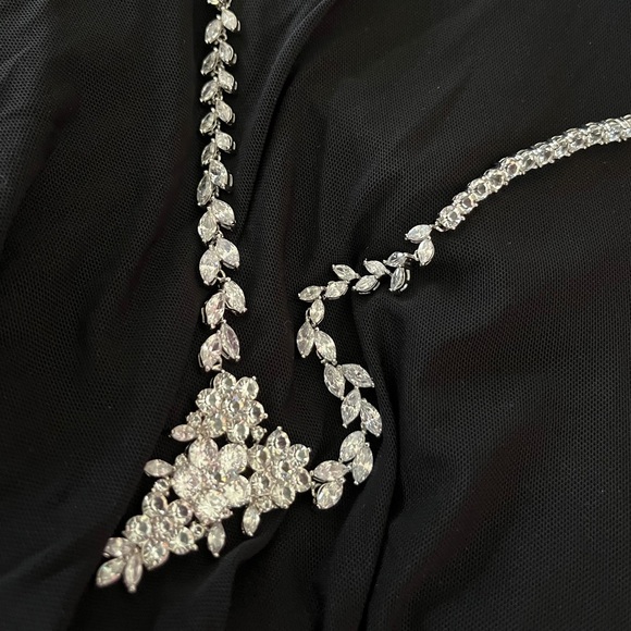 Stunning vintage silver-plated cubic zirconia necklace sign RR